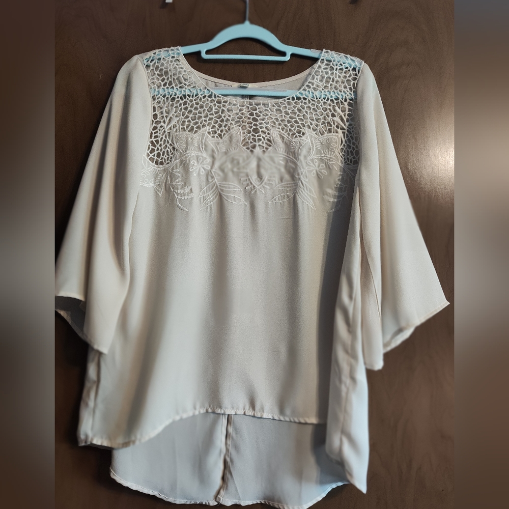 KORI Ladies Pullover Lightweight Blouse Size Large Elbow Sleeves.